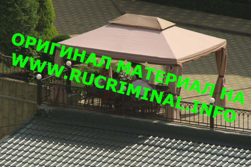 Golden gazebo of corruption