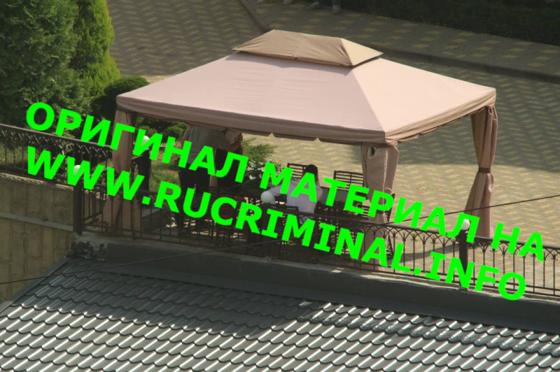 Golden gazebo of corruption